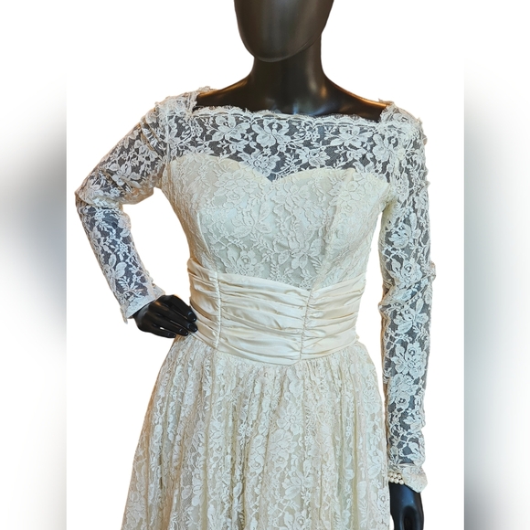 Vintage 50's Lace Tea Length "Courthouse" Wedding Gown - Picture 5 of 16